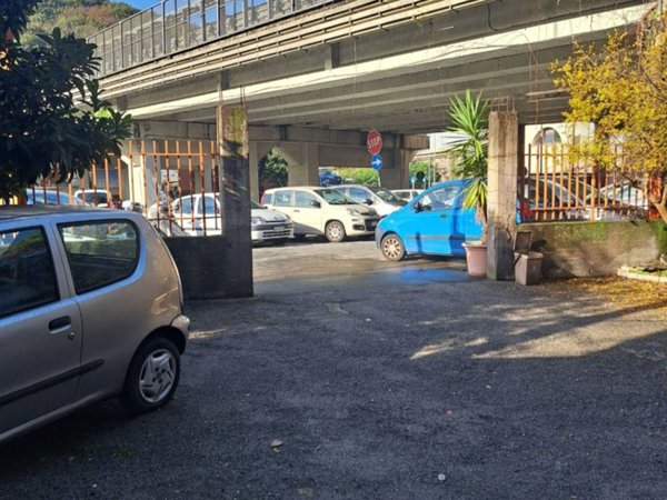 locale commerciale in vendita a Salerno in zona Ogliara