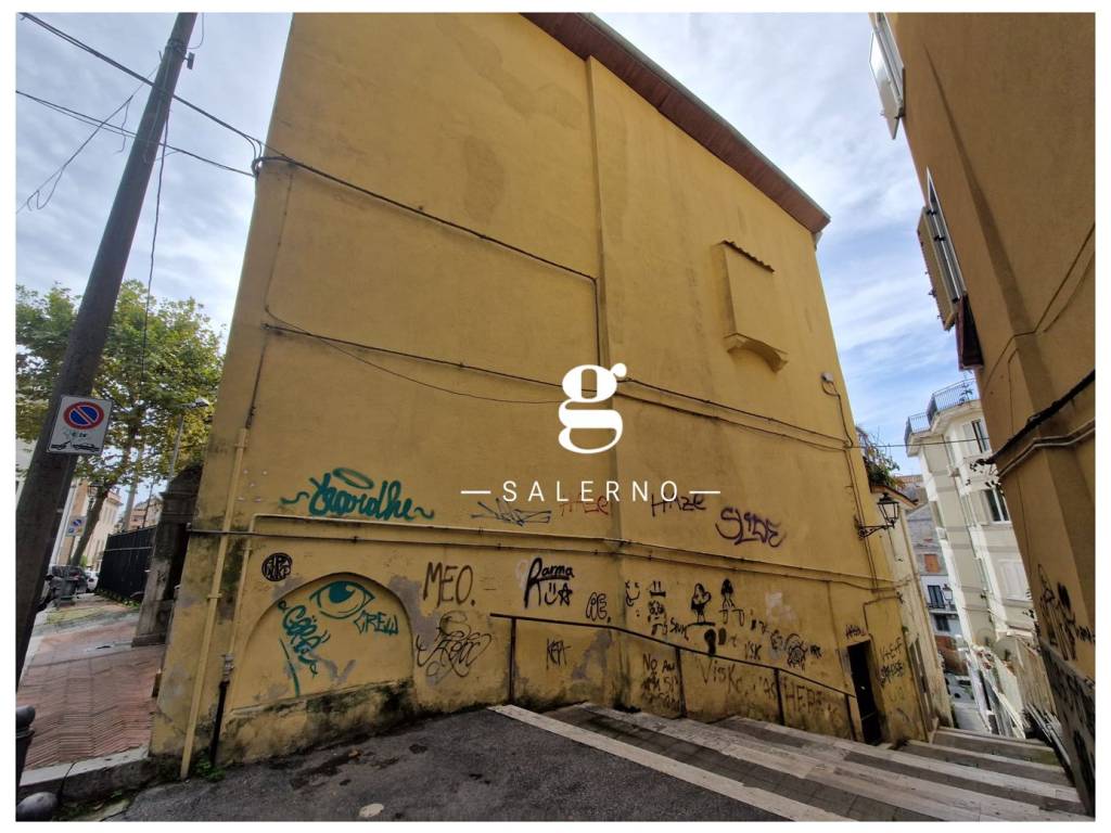 appartamento in vendita a Salerno in zona Centro Città