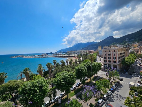 appartamento in vendita a Salerno in zona Centro Città