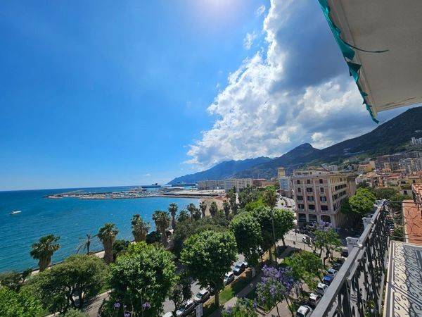 appartamento in vendita a Salerno in zona Centro Città