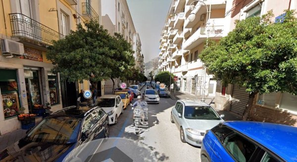 locale commerciale in vendita a Salerno in zona Arce-Vernieri
