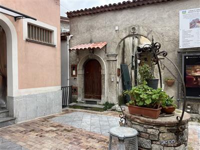 casa indipendente in vendita a Salerno in zona Centro Città