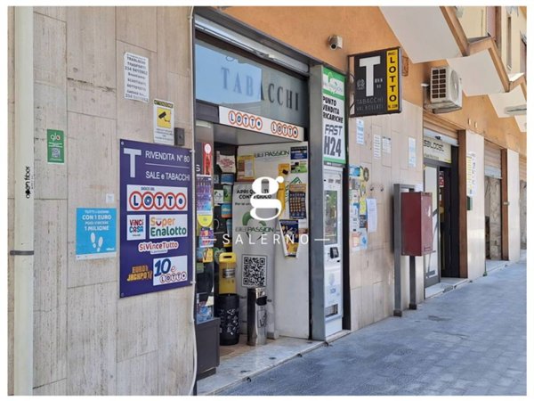 negozio in vendita a Salerno in zona Irno