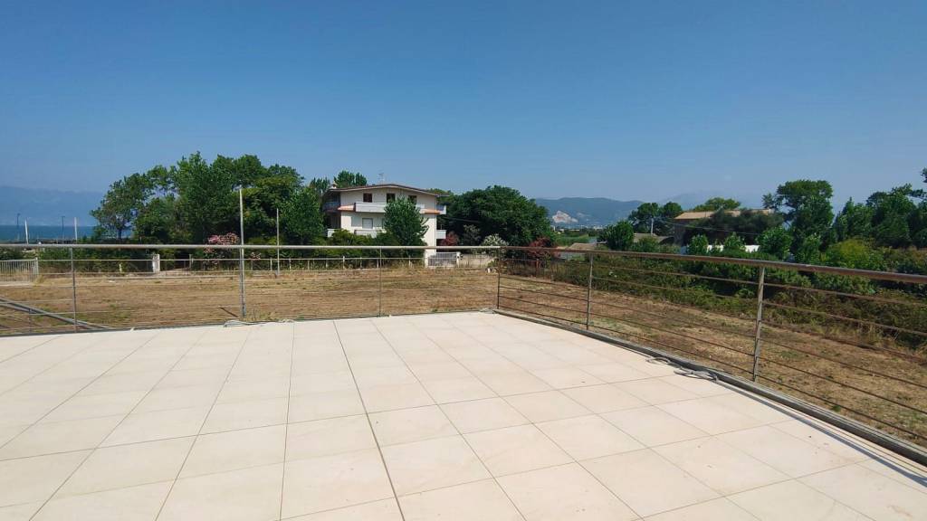 negozio in vendita a Salerno in zona Centro Città