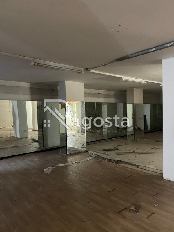 negozio in vendita a Salerno in zona Torrione