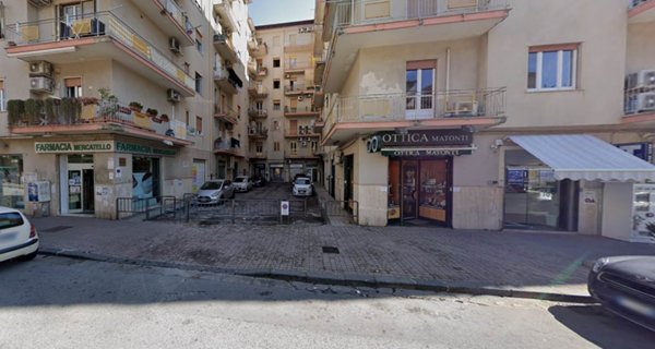 negozio in vendita a Salerno in zona Mercatello
