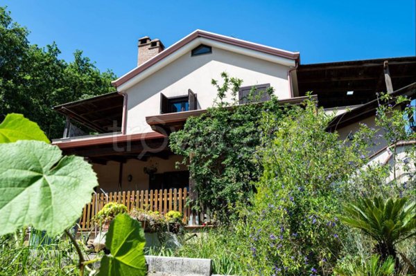 casa indipendente in vendita a Salerno in zona Giovi Altimare