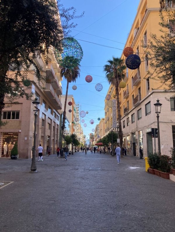 negozio in vendita a Salerno in zona Centro Città