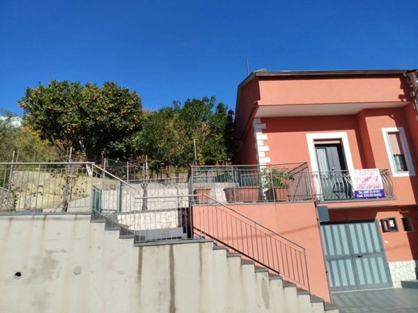 casa indipendente in vendita a Salerno in zona Giovi Altimare