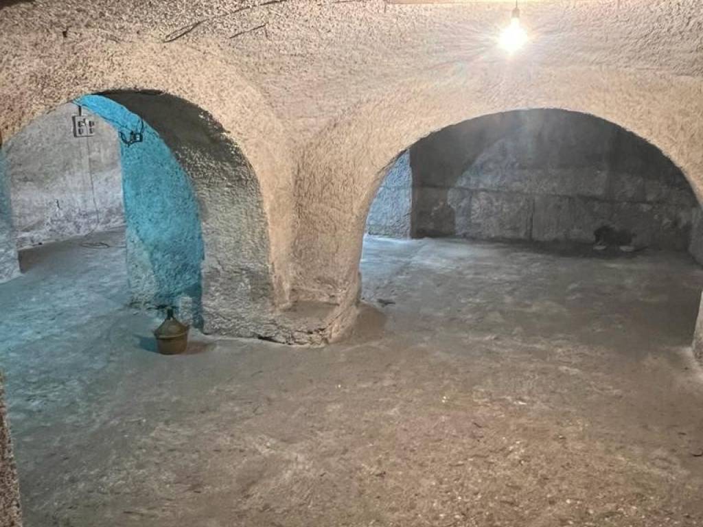 negozio in vendita a Salerno in zona Irno