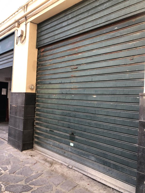 negozio in vendita a Salerno in zona Centro Città
