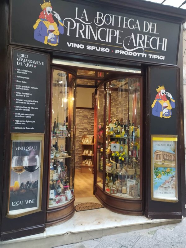 negozio in vendita a Salerno in zona Centro Città