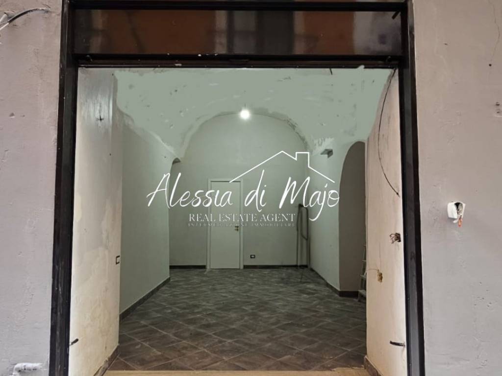 negozio in vendita a Salerno in zona Centro Città