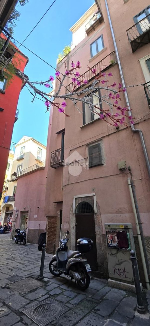 negozio in vendita a Salerno in zona Centro Città