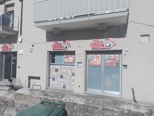negozio in vendita a Salerno in zona Fuorni