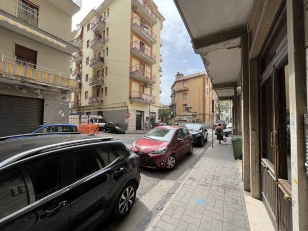 negozio in vendita a Salerno in zona Mercatello