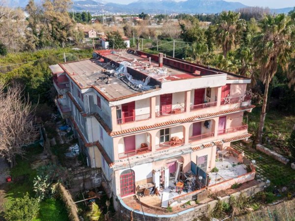 intera palazzina in vendita a Salerno in zona San Leonardo