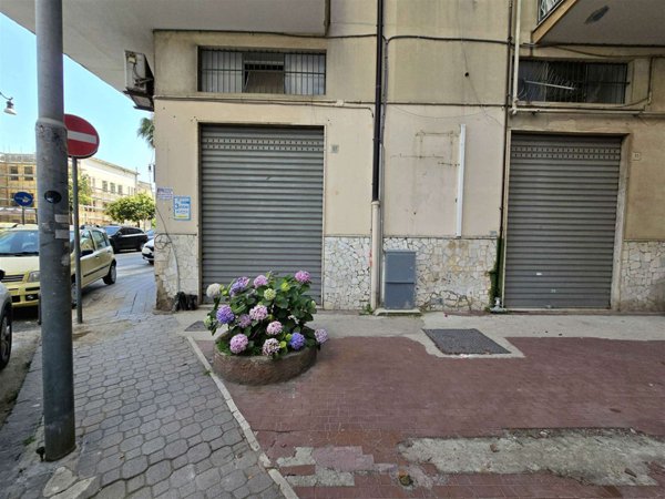 negozio in vendita a Salerno
