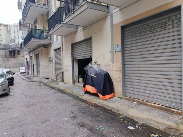 negozio in vendita a Salerno in zona Mercatello