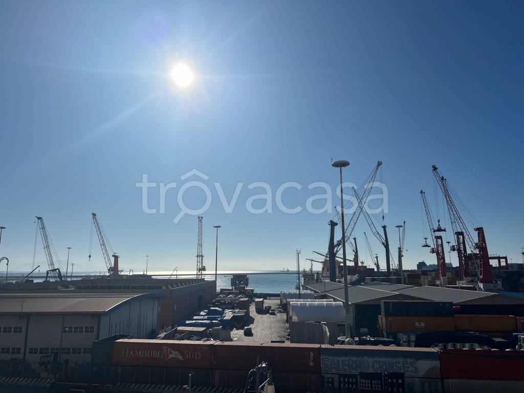 appartamento in vendita a Salerno in zona Porto