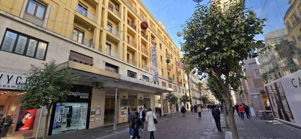 negozio in vendita a Salerno in zona Centro Città