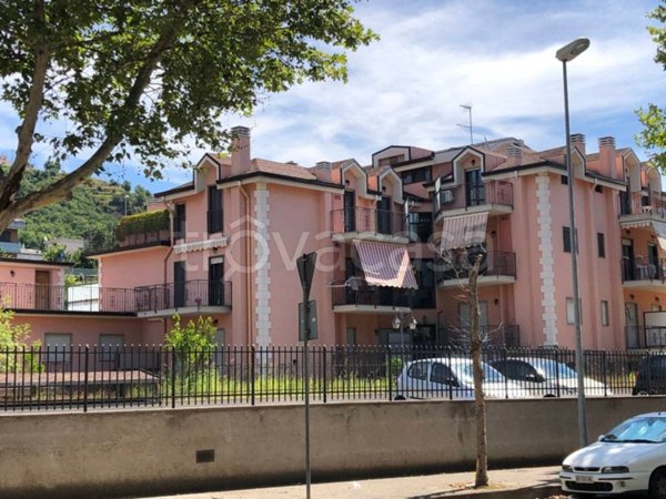 appartamento in vendita a Salerno in zona Pastena