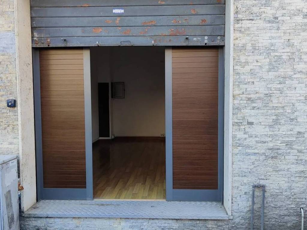 negozio in vendita a Salerno in zona Centro Città