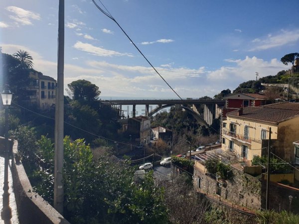 appartamento in vendita a Salerno in zona Canalone