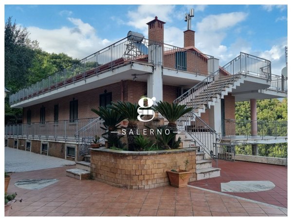 casa indipendente in vendita a Salerno