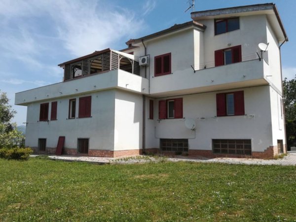 casa indipendente in vendita a Salerno in zona Torrione