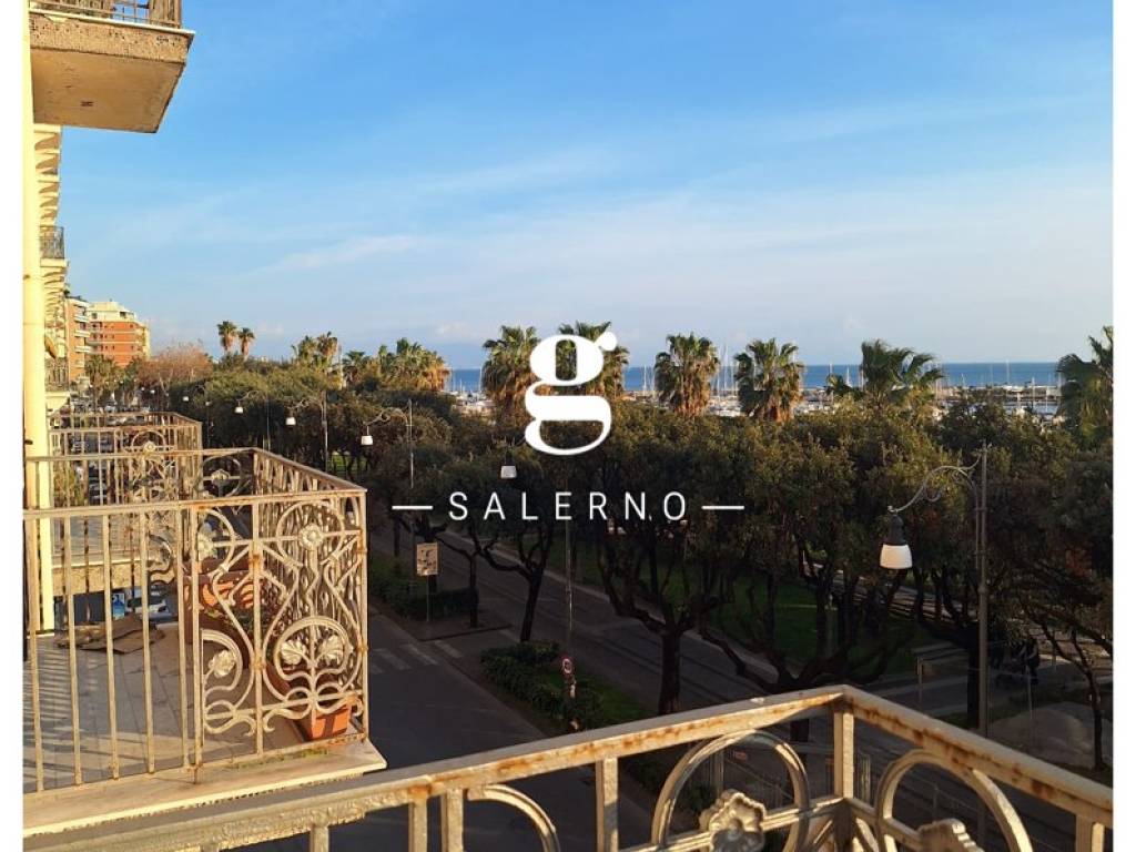 appartamento in vendita a Salerno in zona Centro Città