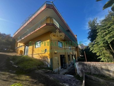 negozio in vendita a Salerno in zona Centro Città