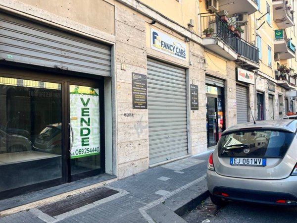 negozio in vendita a Salerno in zona Centro Città