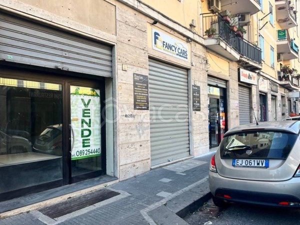 negozio in vendita a Salerno in zona Centro Città