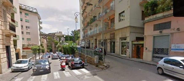 locale commerciale in vendita a Salerno in zona Centro Città