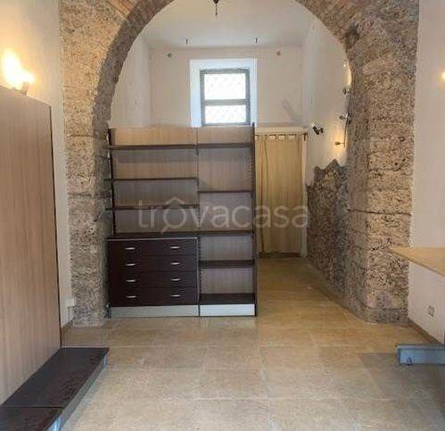 negozio in vendita a Salerno in zona Arce-Vernieri
