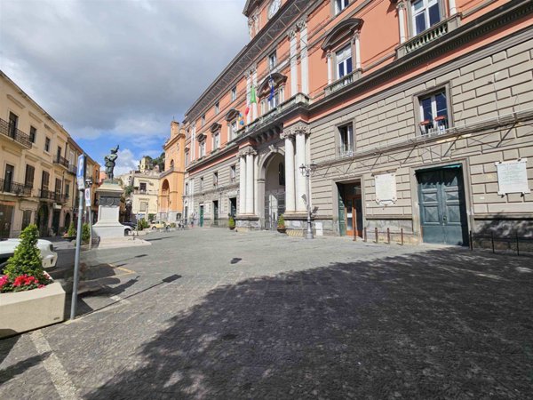 casa indipendente in vendita a Salerno in zona Centro Città