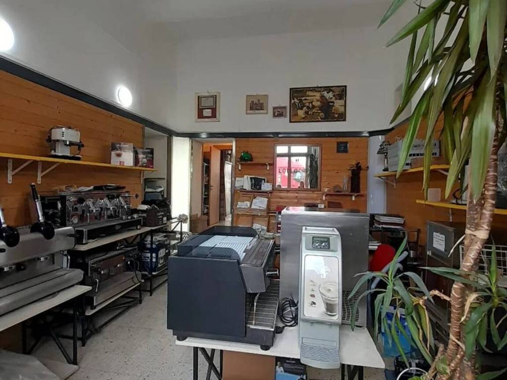 negozio in vendita a Salerno in zona San Leonardo