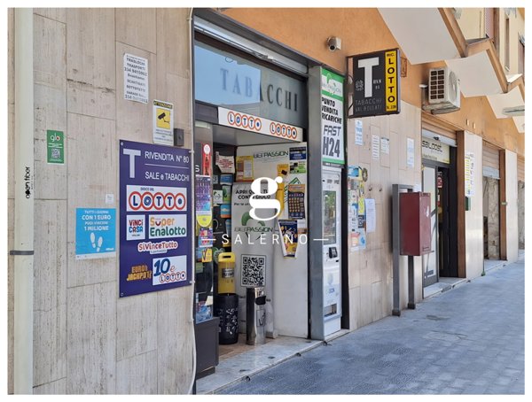 locale commerciale in vendita a Salerno