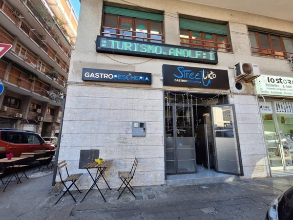 negozio in vendita a Salerno in zona Centro Città