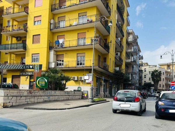 negozio in vendita a Salerno in zona Pastena