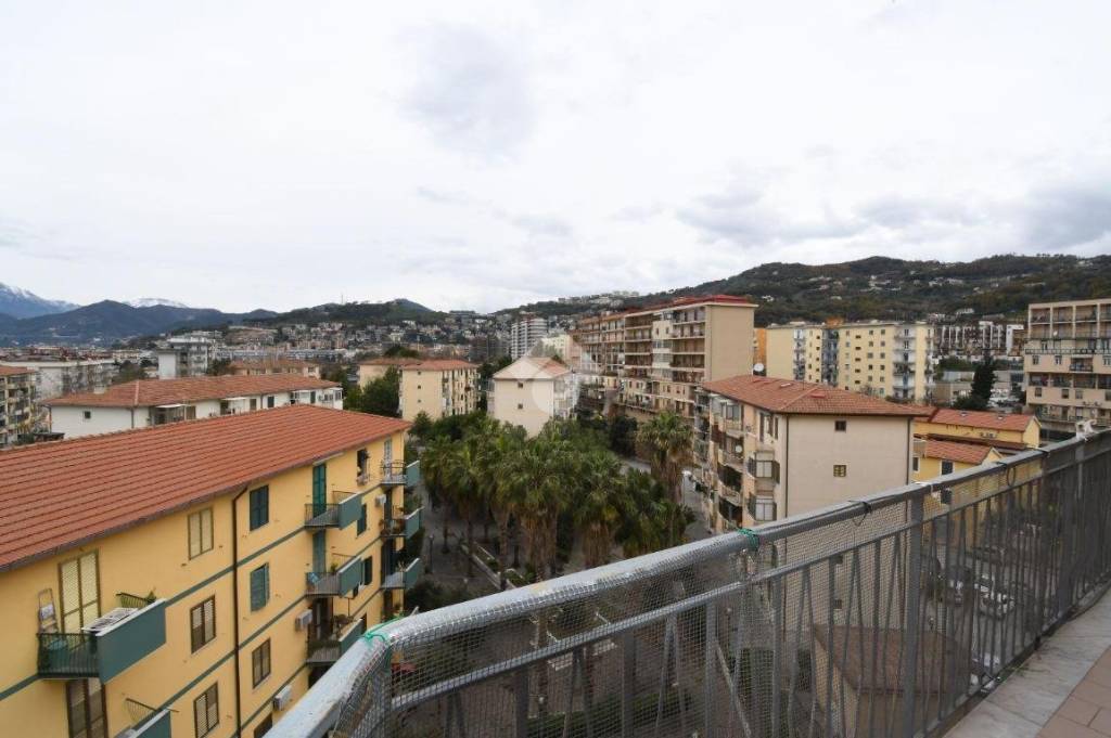 appartamento in vendita a Salerno in zona Pastena