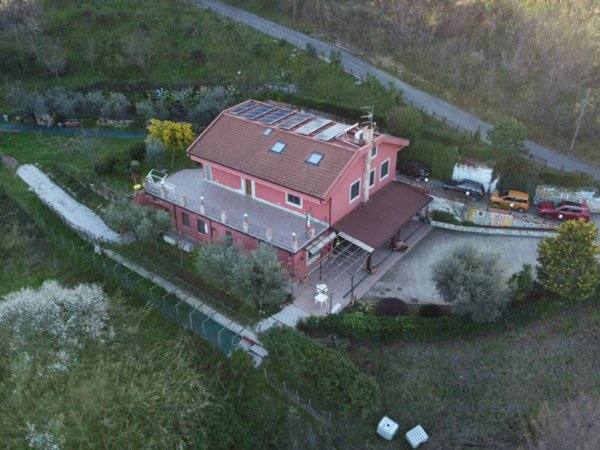 casa indipendente in vendita a Salerno in zona Giovi Altimare