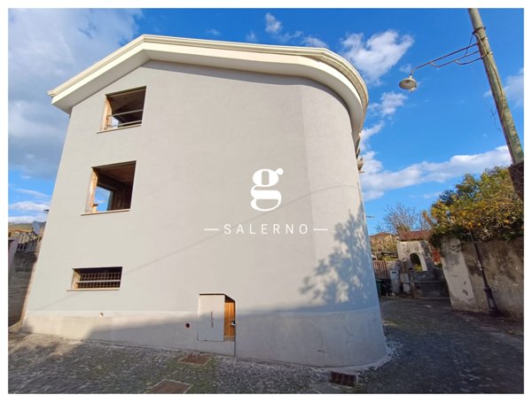 casa indipendente in vendita a Salerno in zona Picarielli