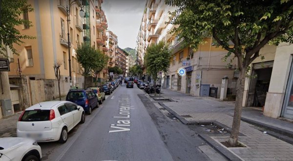 locale commerciale in vendita a Salerno