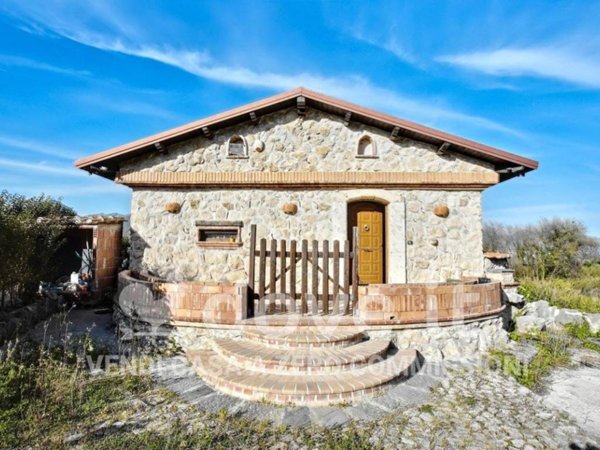 casa indipendente in vendita a Salerno in zona Giovi Altimare
