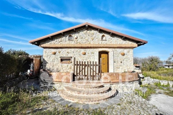 casa indipendente in vendita a Salerno