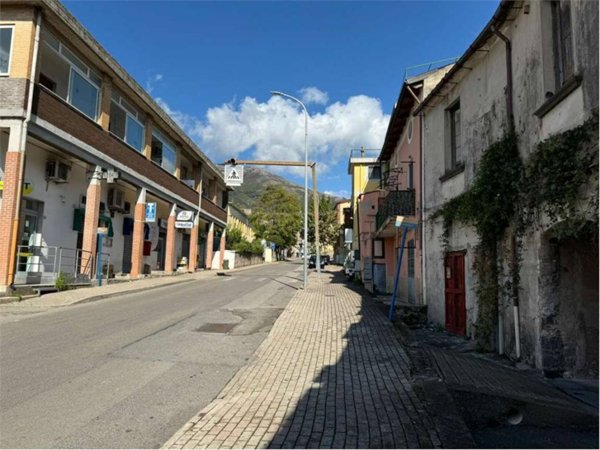 negozio in vendita a Salerno in zona Ogliara