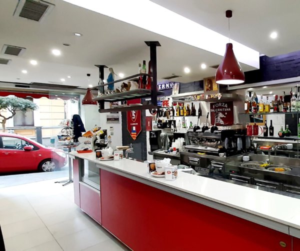 negozio in vendita a Salerno in zona Centro Città