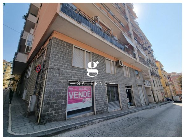 negozio in vendita a Salerno